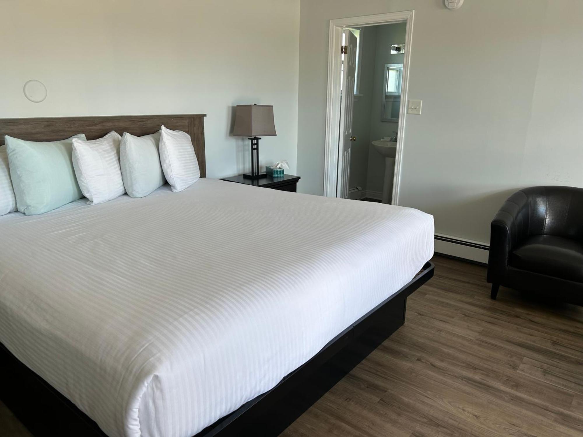 Middleton Motel & Suites Ngoại thất bức ảnh
